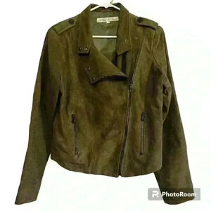 Kenneth Cole 100% leather brown jacket. Women’s size‎ large